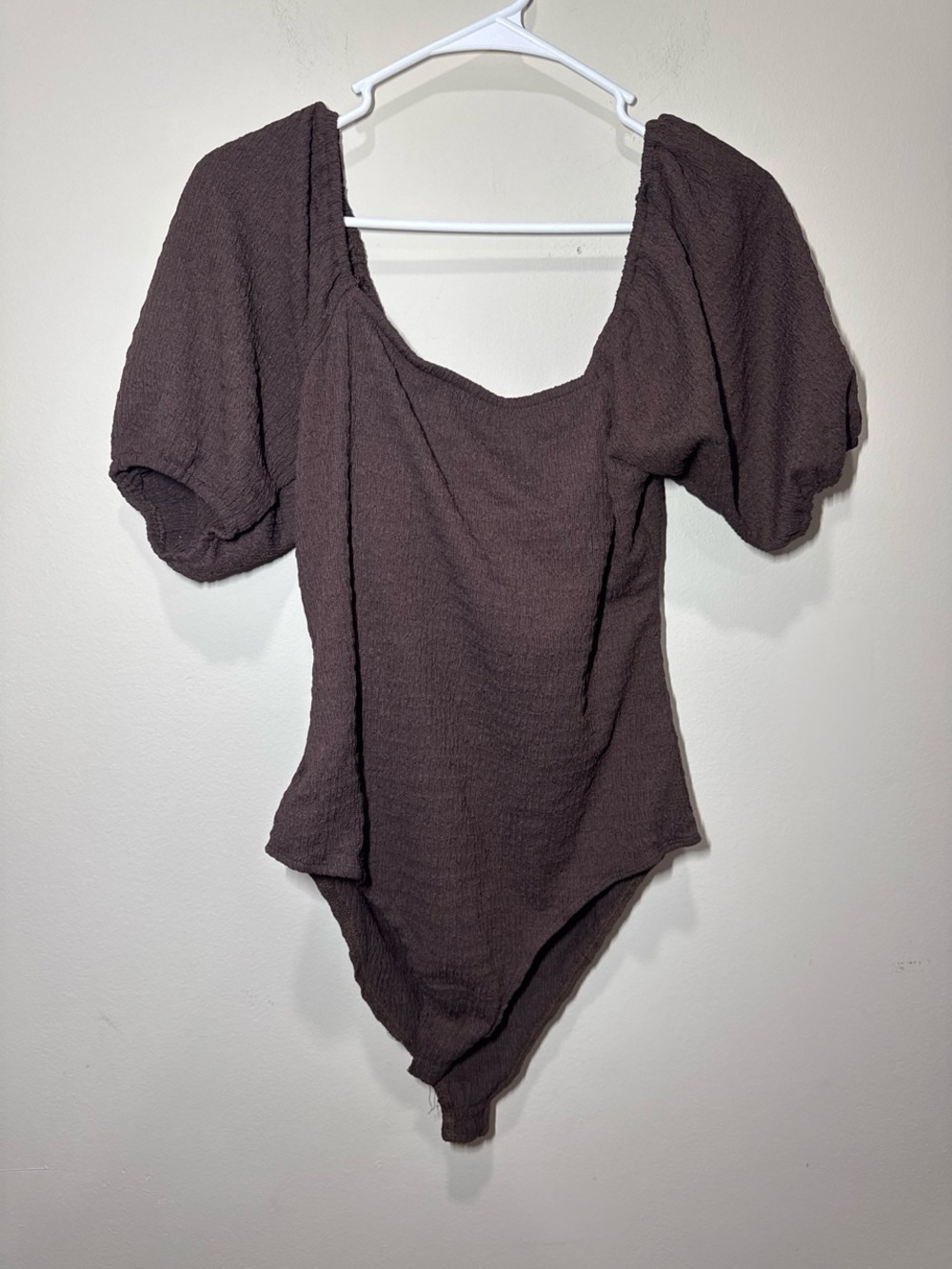 Gilli Brown Puff-Sleeve Scoop Neck Bodysuit